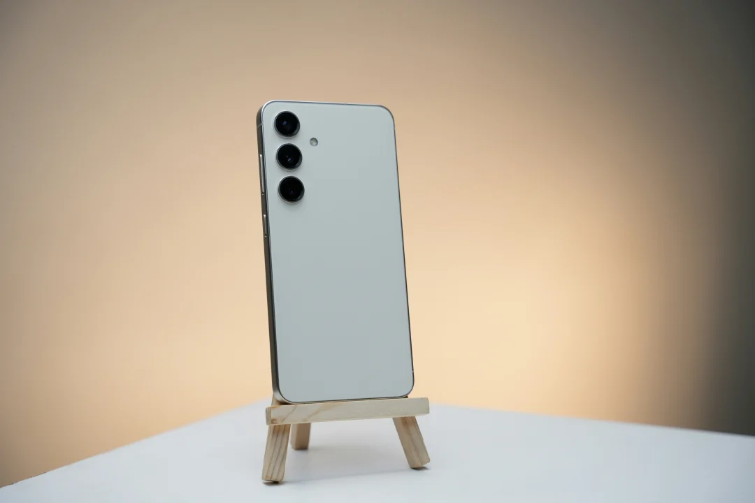 How to Choose the Right 5G Phone in 2025: Processor, Camera & Battery Guide