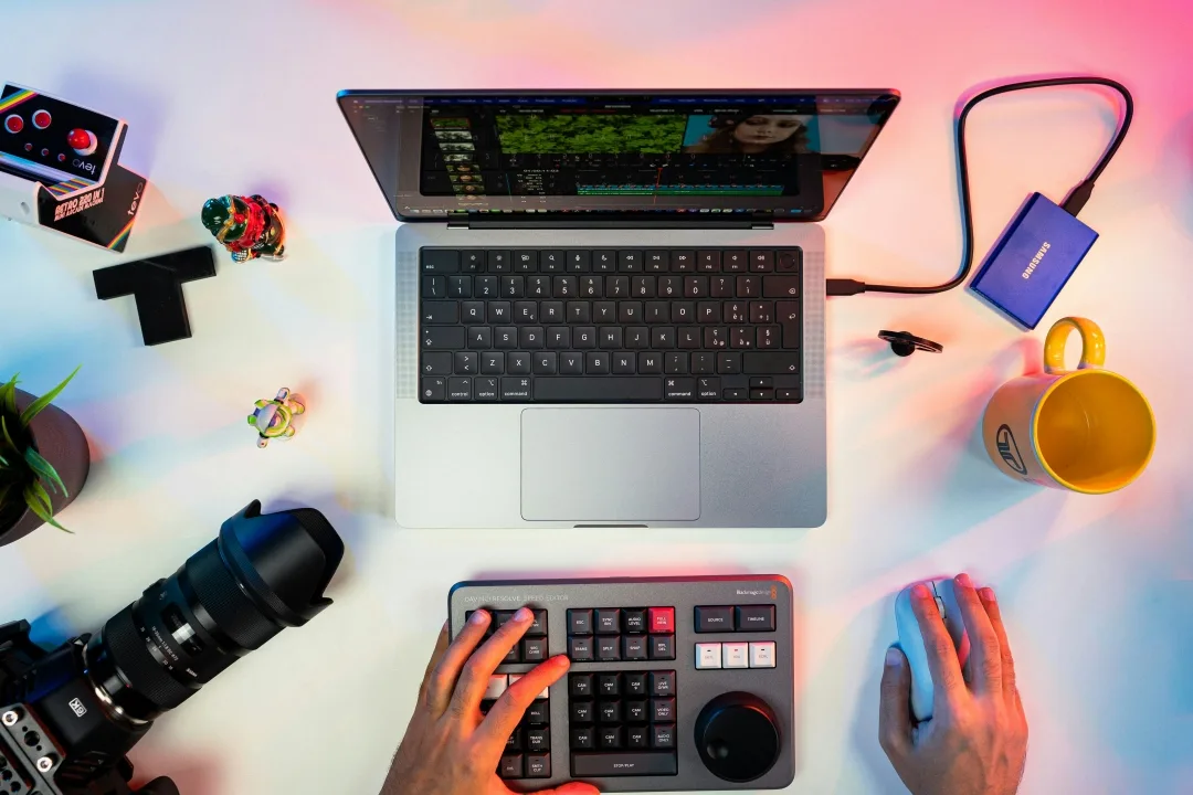Top Must-Have Mobile Gadgets for Content Creators in 2025