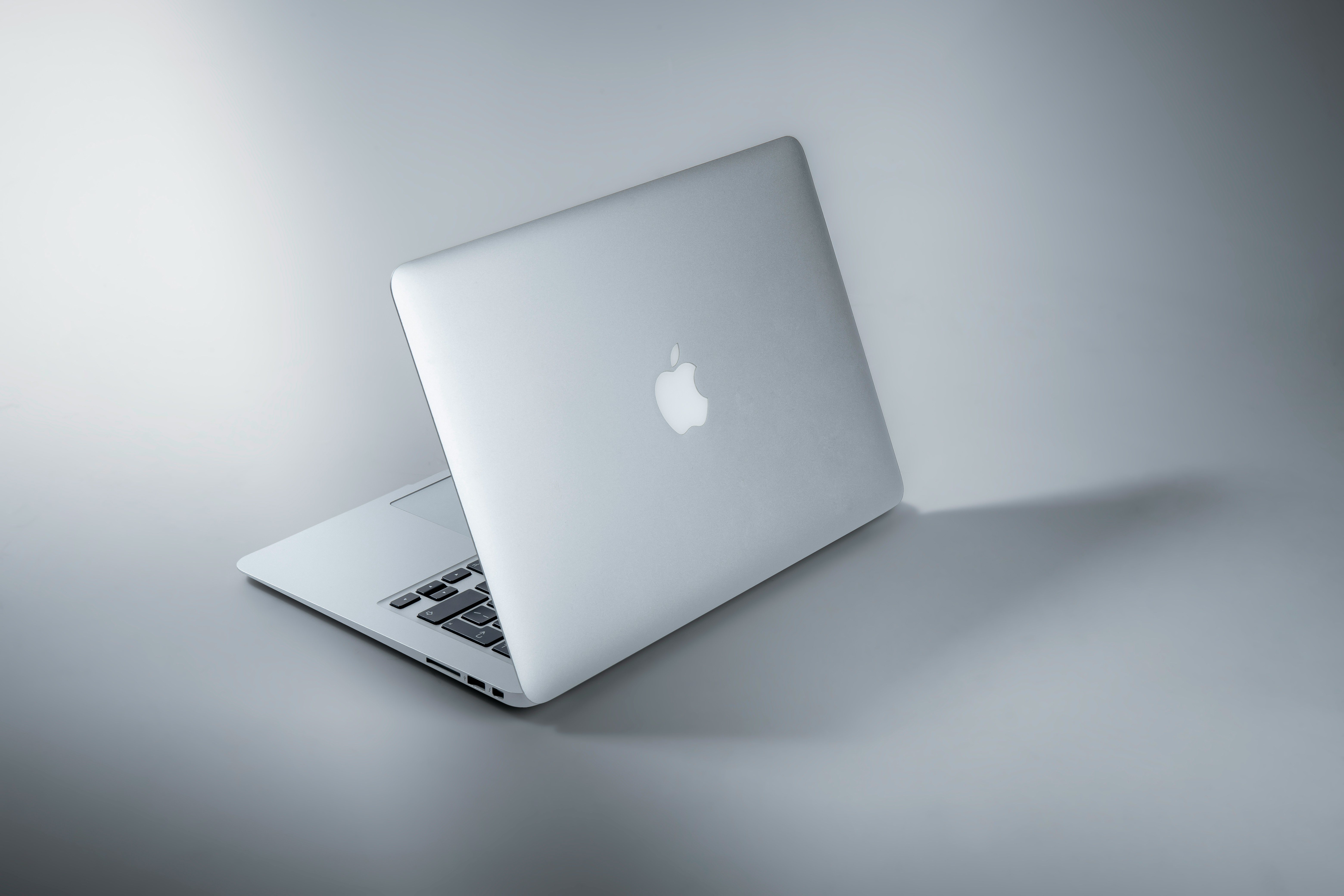 MacBook Air M3 Review – Lightweight Beast or Just a Design Upgrade?