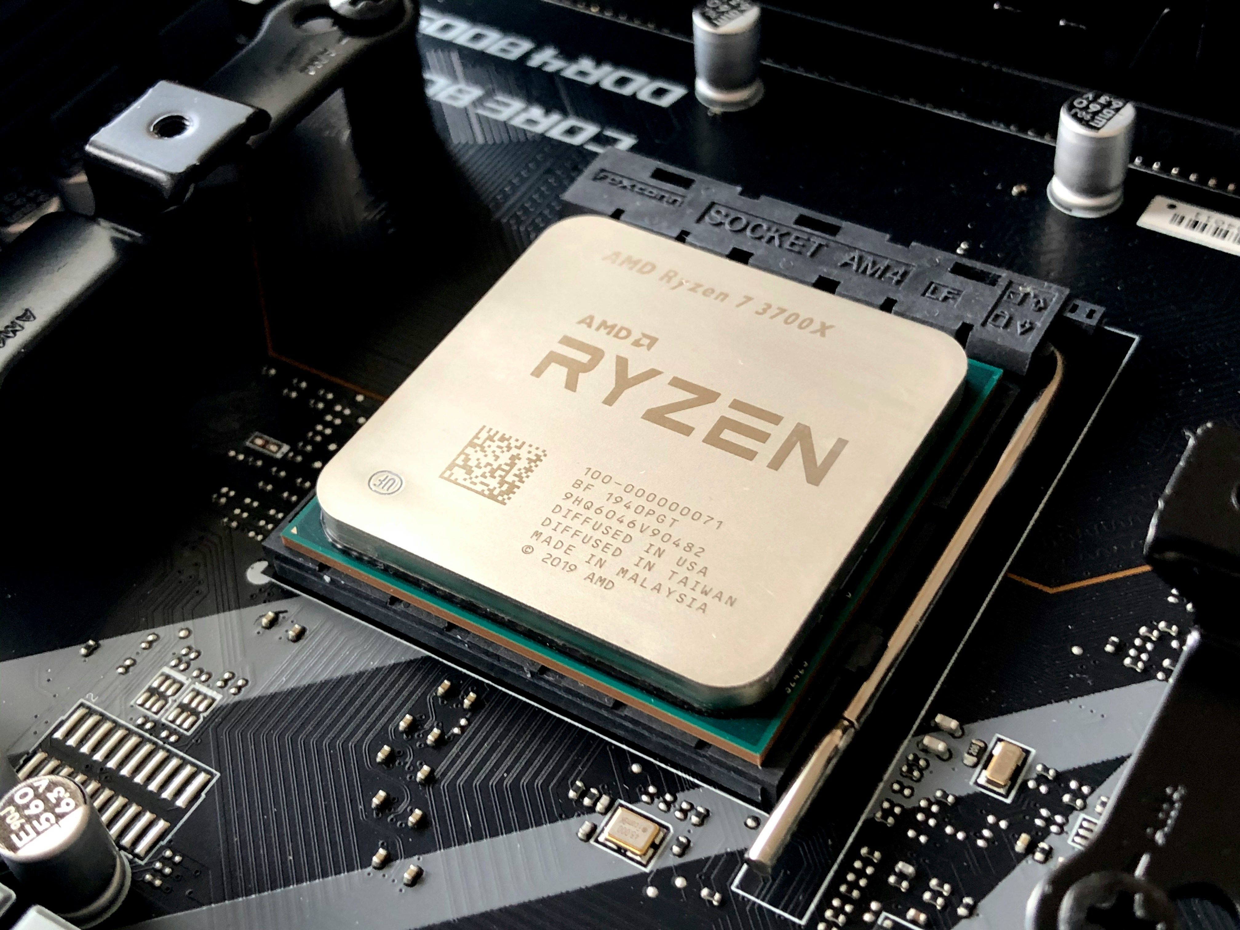 Ryzen 7 vs Intel i7 – Which to Pick for Heavy Workloads in 2025?